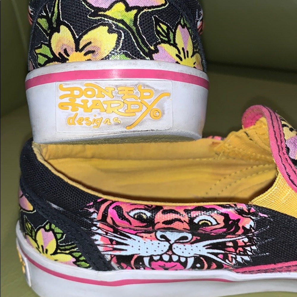 slip-on shoes.Yellow and hot pink canvas upper